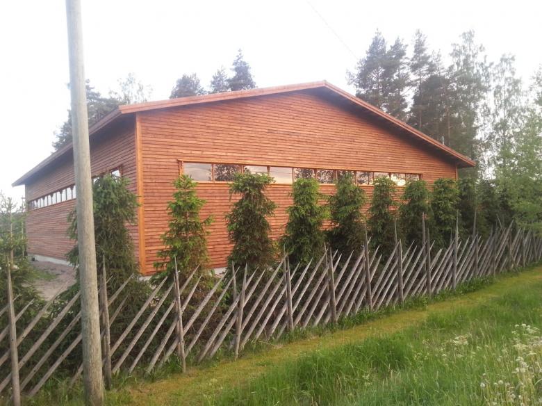 Koirakouluhau, koirahalli ulkoa